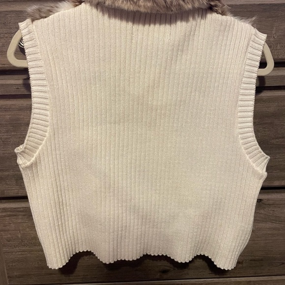 Outdoor Edition by Pankhurst Faux Fur Sweater Vest size medium - Picture 9 of 9